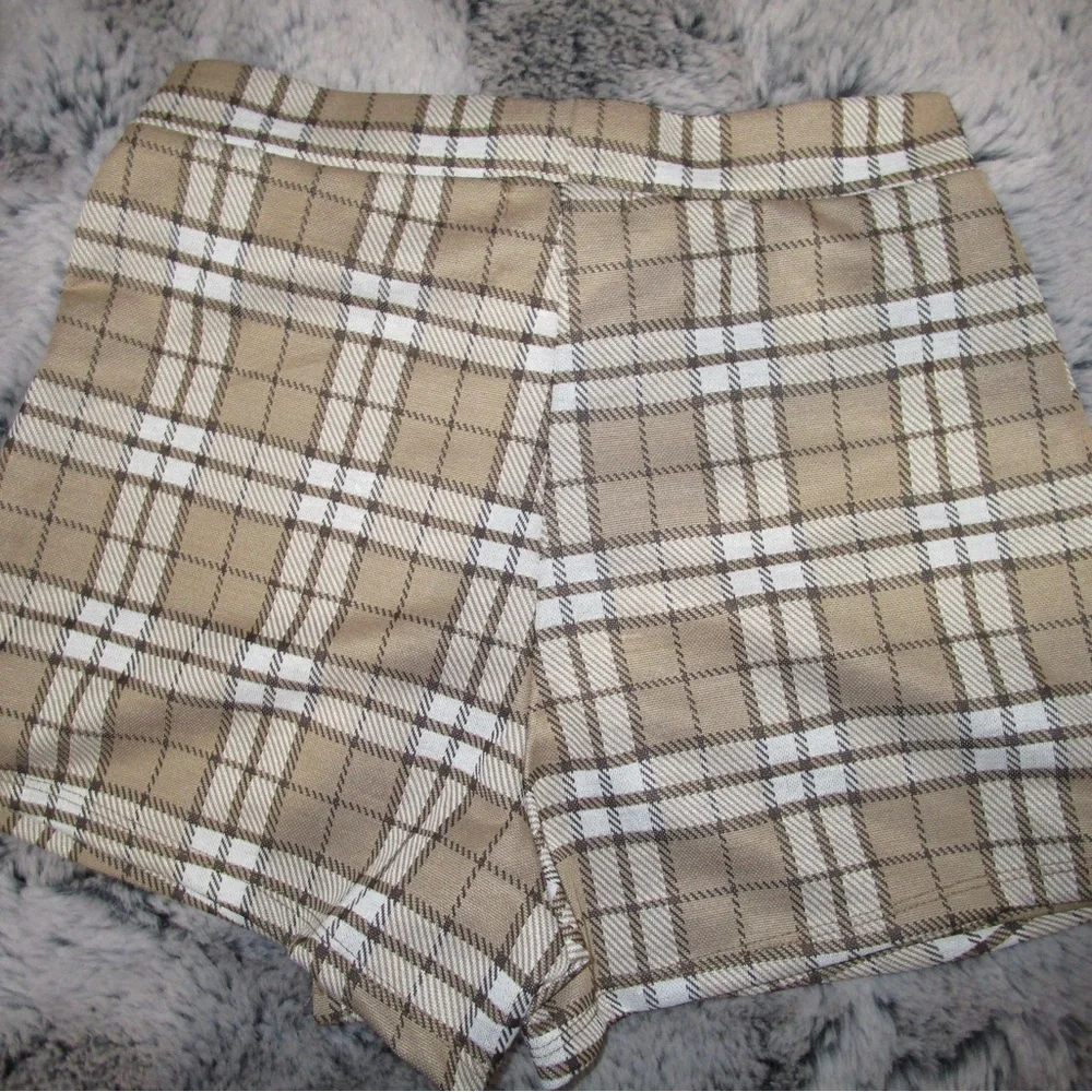 Cute patterned skort! - Picture 2 of 3